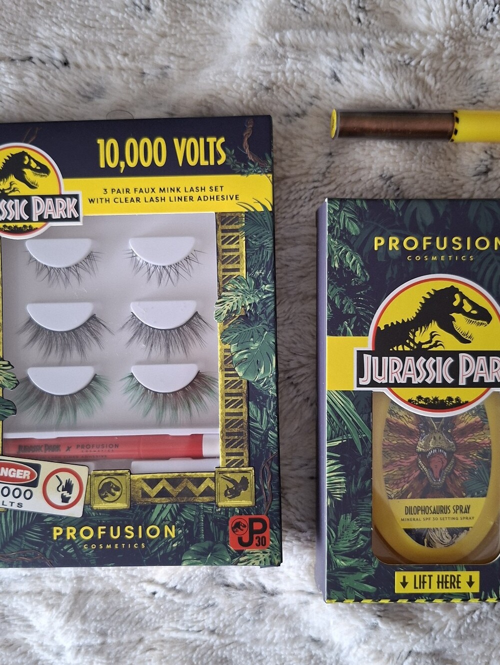 Jurassic Park 10000 Volts Lash Set, Liquid eyelinr Dilophosaurus Spray Profusion